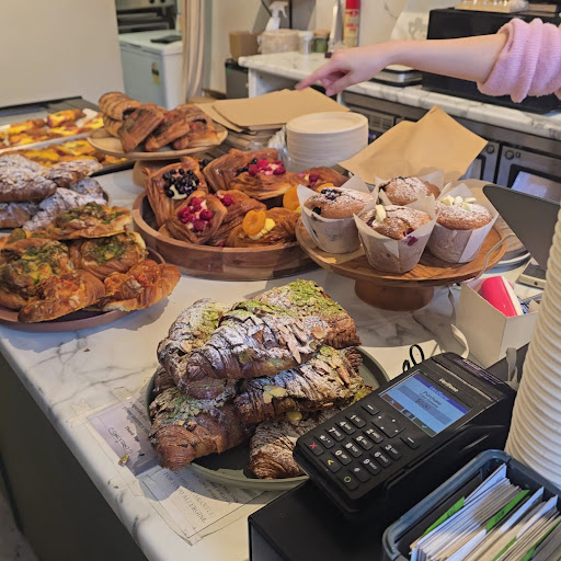 Pastries and cabinet bakes at Kompass Coffee